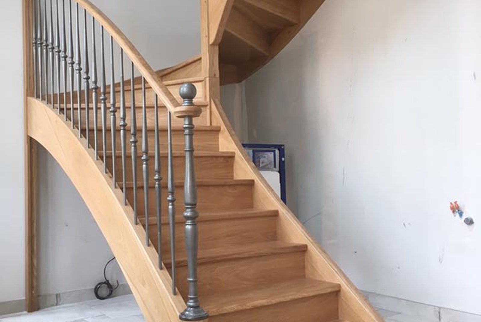 Escalier classique en bois massif
