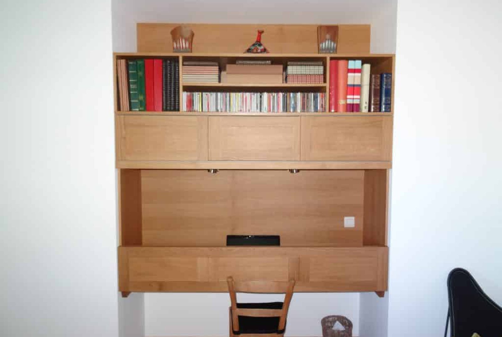 Bureau-bibliothèque en chêne massif réalisé à Marche-en-Famenne