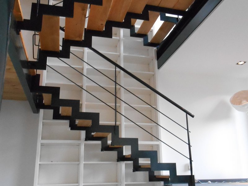 Escalier moderne en bois et métal