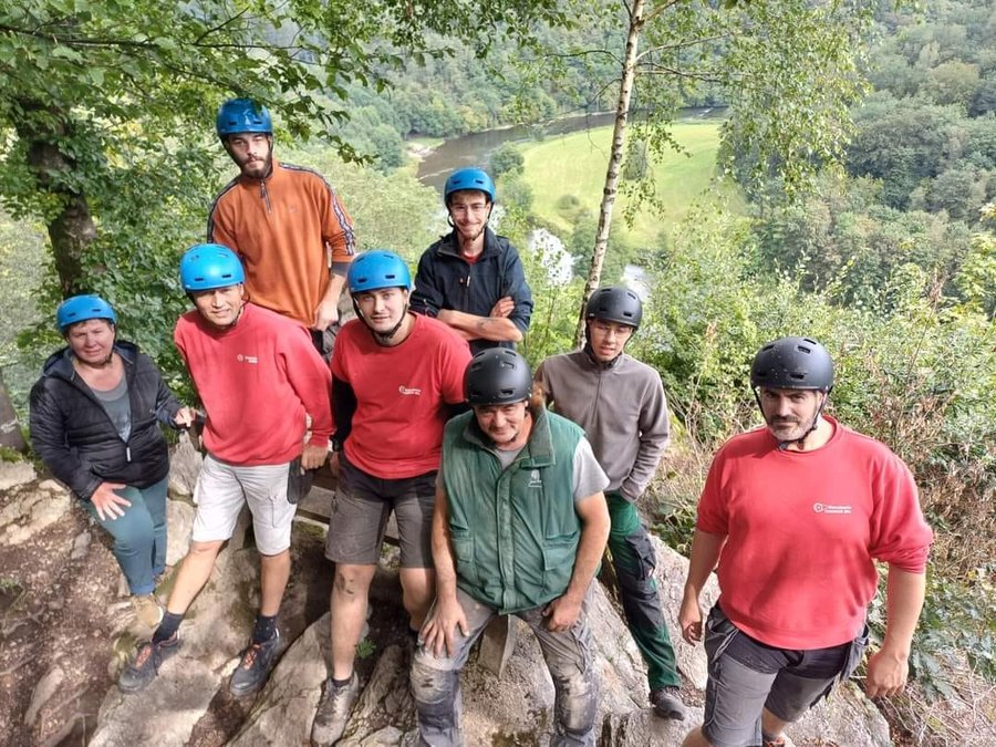 Équipe Dasnois sur chantier avec casques de sécurité